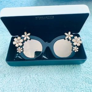 Alice + Olivia
Madison Floral Swarovski® Cat-Eye